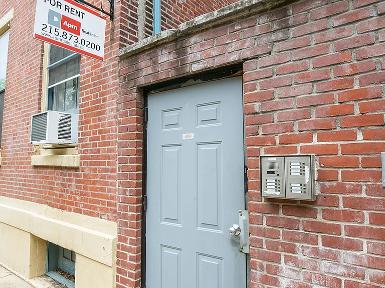 927 Pine St #202 — Photo 11
