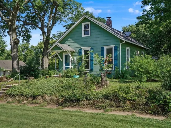 920 High St, Baldwin City, KS 66006