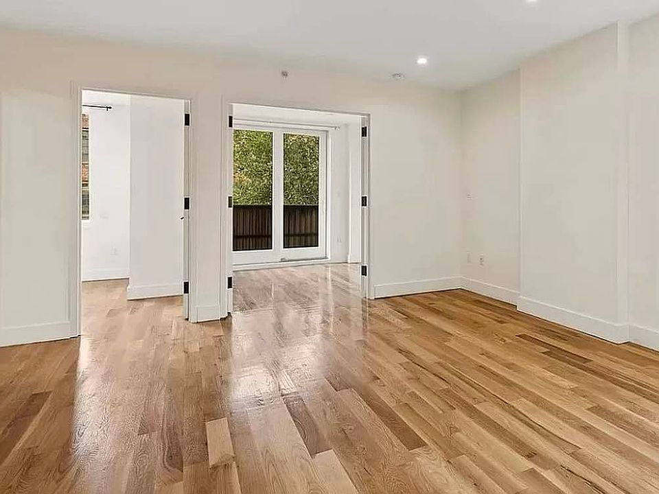 1st image of 10 Lexington Ave APT 2B