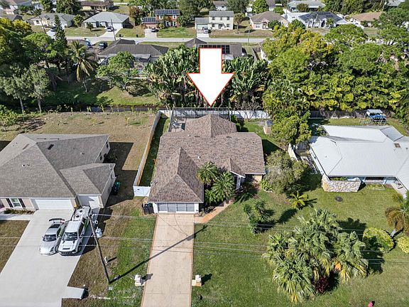 3rd image of 529 SE Fallon Drive