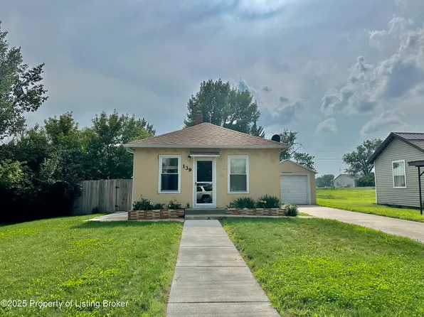 139 3rd Ave NW, Killdeer, ND 58640