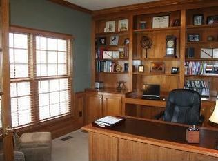 6789 Meadow Glen Dr, Westerville, OH