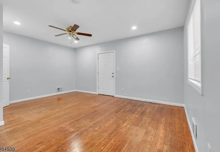 110 S Devine St — Photo 8