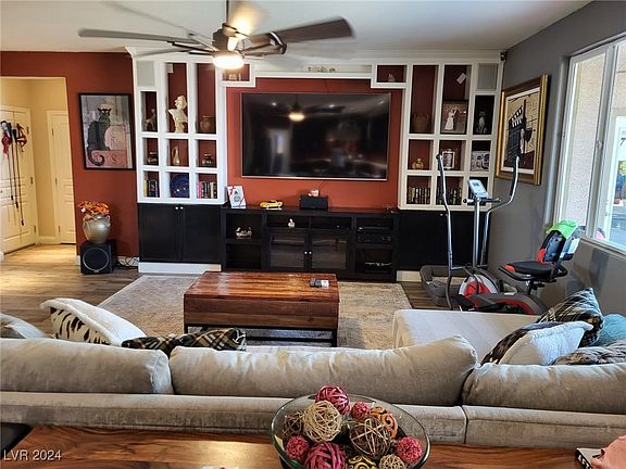 3rd image of 6806 Willowcroft St