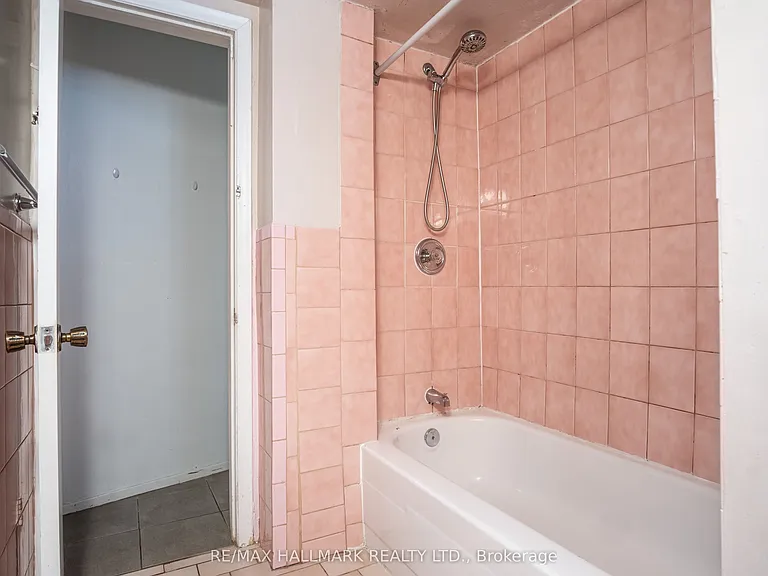 399 Lawrence Ave W #BASEMENT — Photo 19