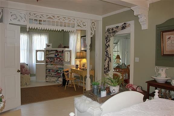 3rd image of 212 E Main St