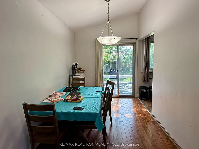 6 Mid Pines Rd #UPPER — Photo 3