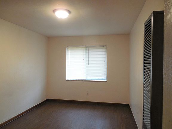 4th image of 1547 Huffman Ave