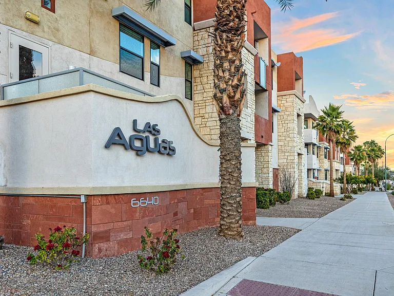 Las Aguas Apartments — Photo 31