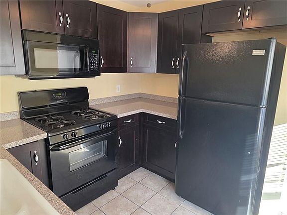 4th image of 2226 Cranston St Floor 2