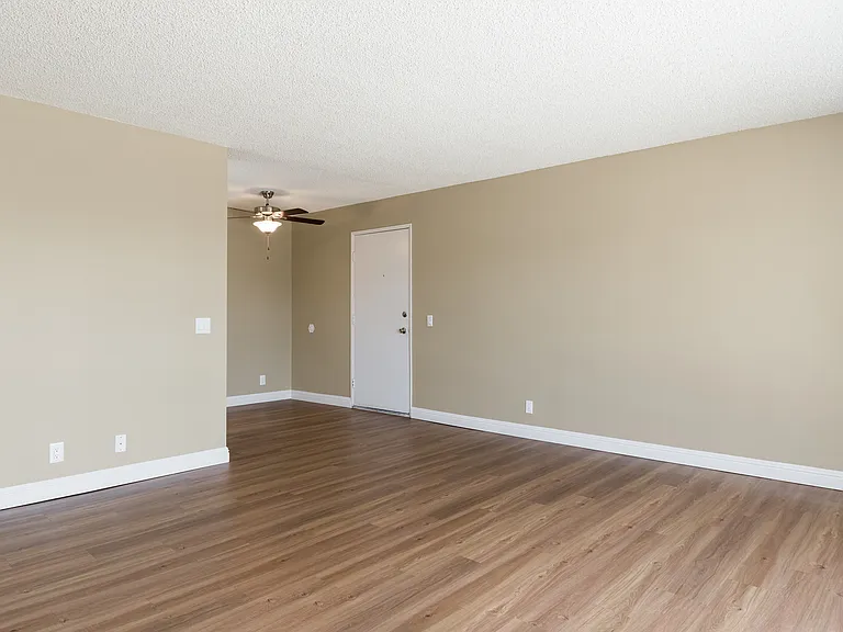 Casa Grande Apartments — Photo 28