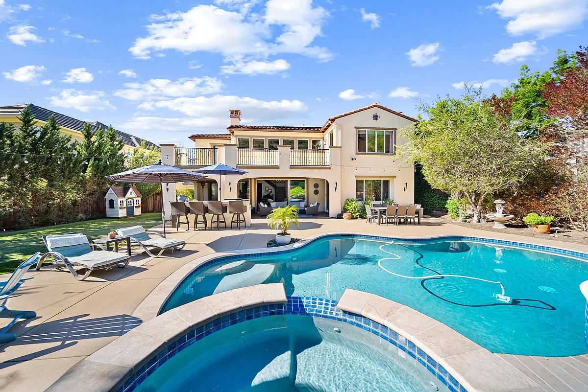 Building Photo - 925 Tucana Dr