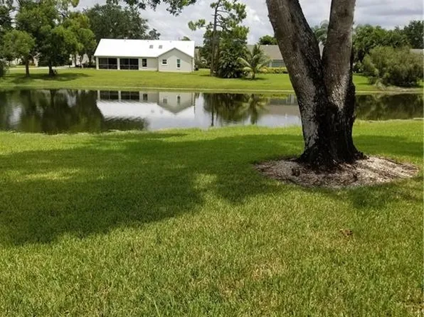 196 Furse Lakes Cir APT 6, Naples, FL 34104