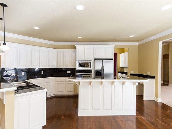4th image of 4241 Oakmont Dr