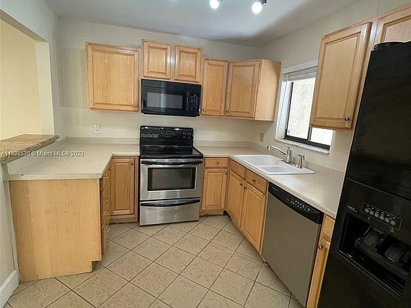 5th image of 5012 SW 40th Ave #5012