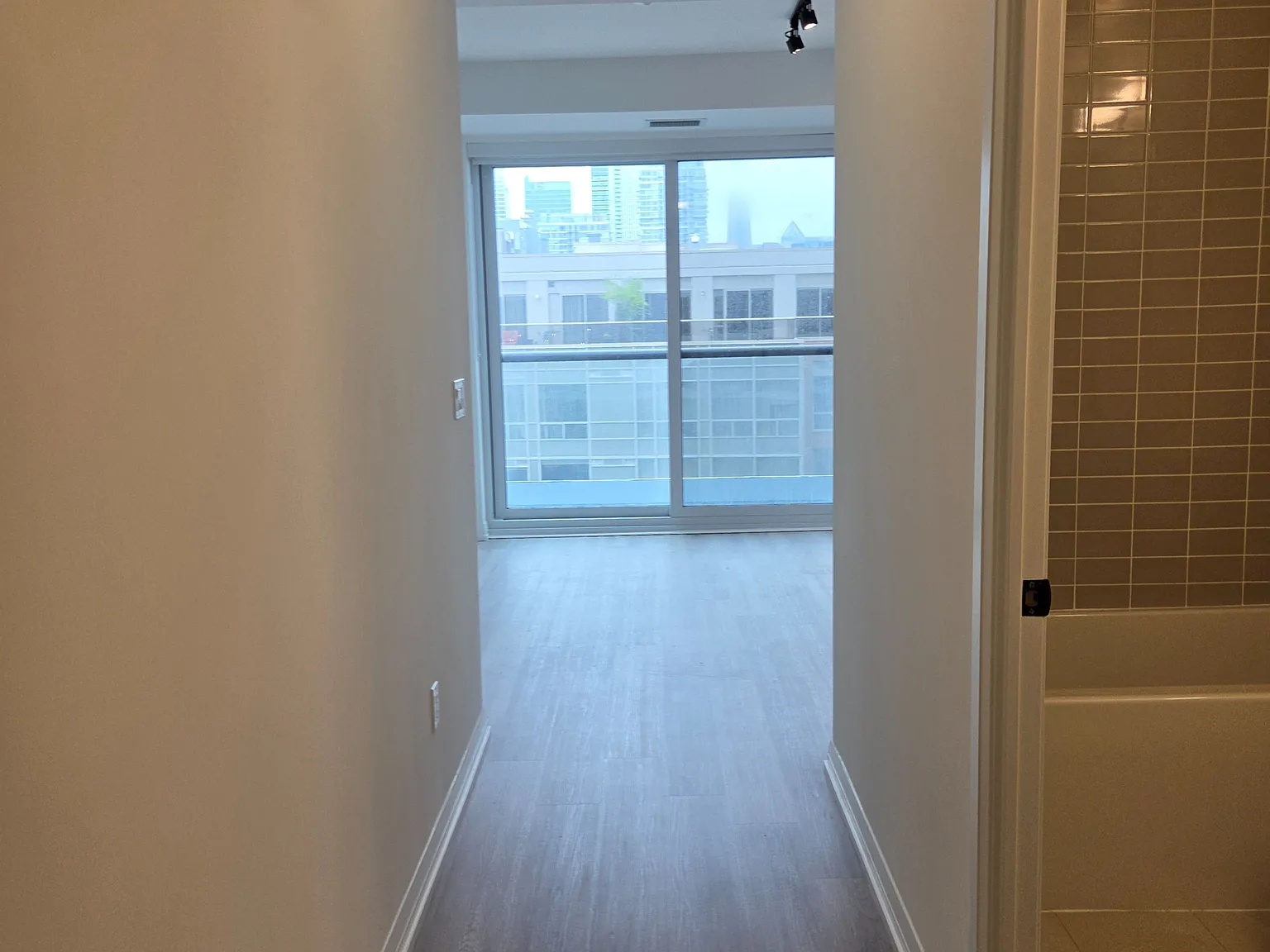 1 bed, $2,440 — Photo 4