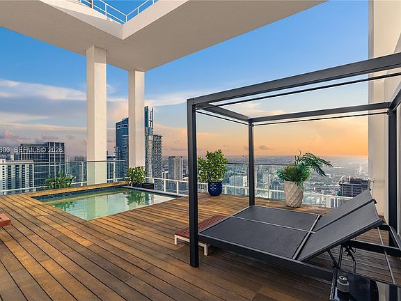 2nd image of 1040 Biscayne Blvd APT 4607