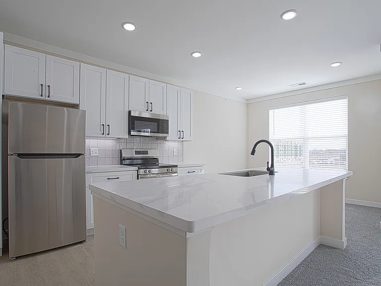 Relay 129 Apartments & Townhomes — Photo 63