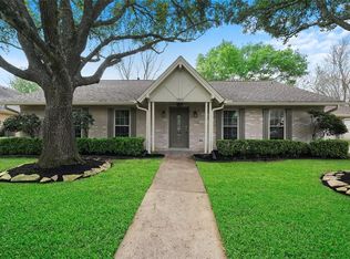 1911 Glenn Lakes Ln, Missouri City, TX 77459