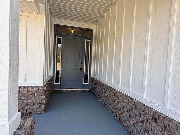 3rd image of 2400 Aleia Ln