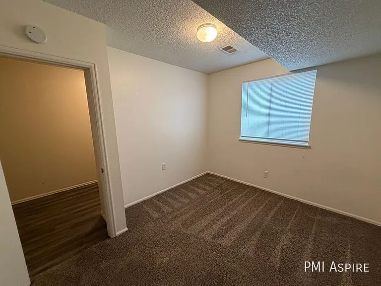 228 E Longs Peak Ave #B — Photo 9