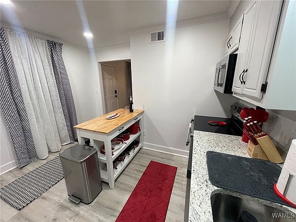 5th image of 2031 8th Ave #208