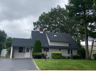 17 Giant Lane, Levittown, NY 11756