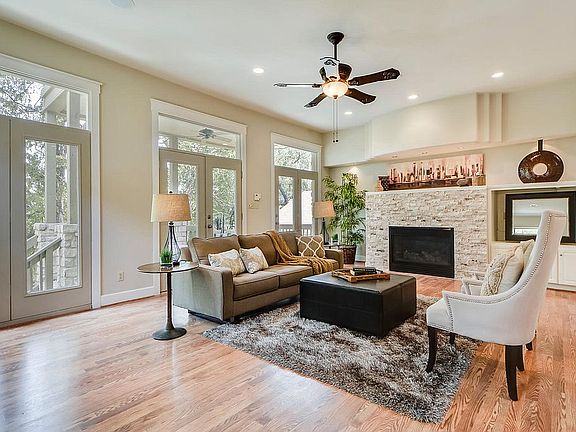 Living room w/ gas fireplace