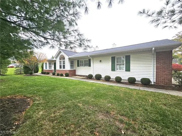 18281 Woodside Xing S, Strongsville, OH 44149