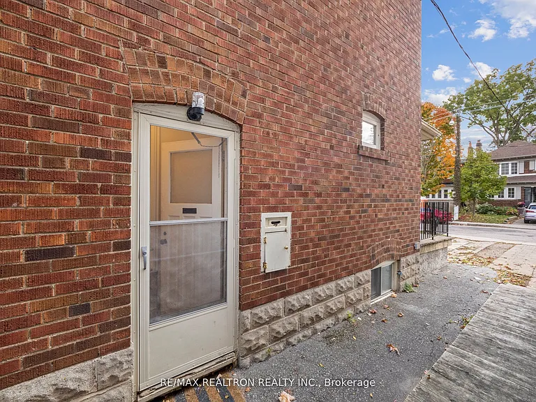 186 Wanless Ave — Photo 36