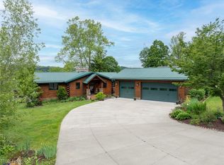 9645 Lakewood Dr NE, Mineral City, OH
