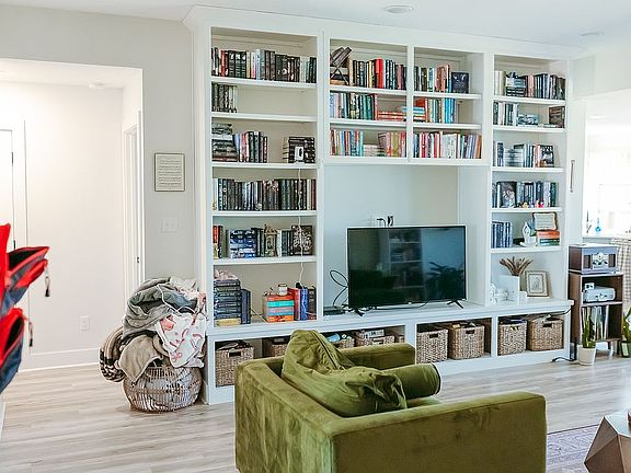 3rd image of 438 Wildwood Point