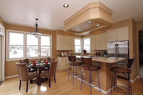 Great golf course & mountain views from every window