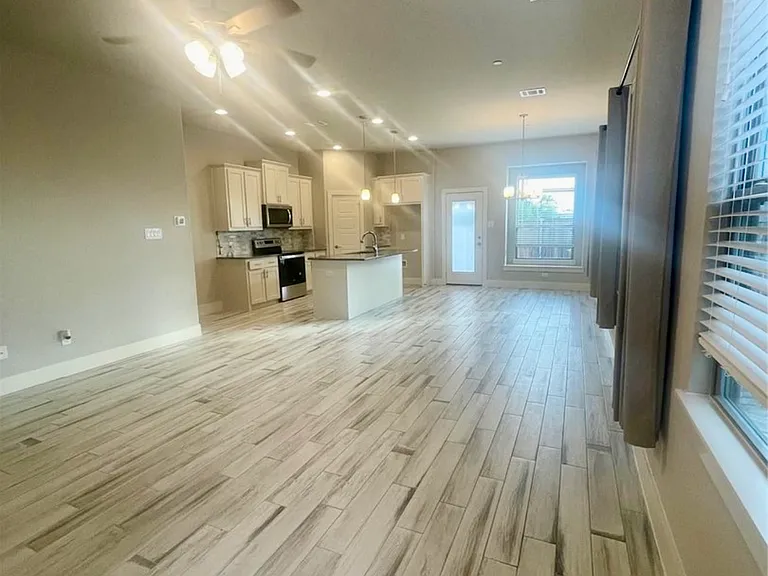 825 Eaglescliffe Lndg — Photo 6