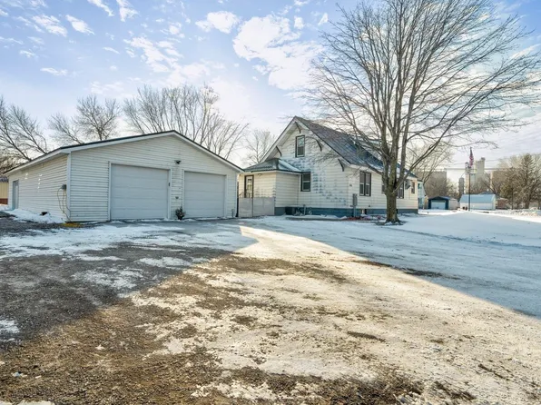 306 N Maple Ave, Graettinger, IA 51342