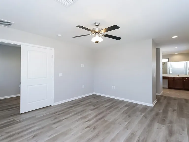 8216 S 6th Ln — Photo 10