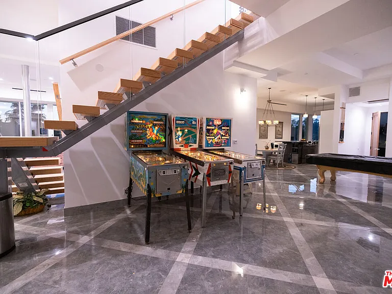 5900 N Winnetka Ave — Photo 34