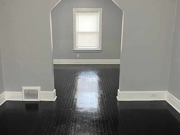 4th image of 15 E Glenwood St