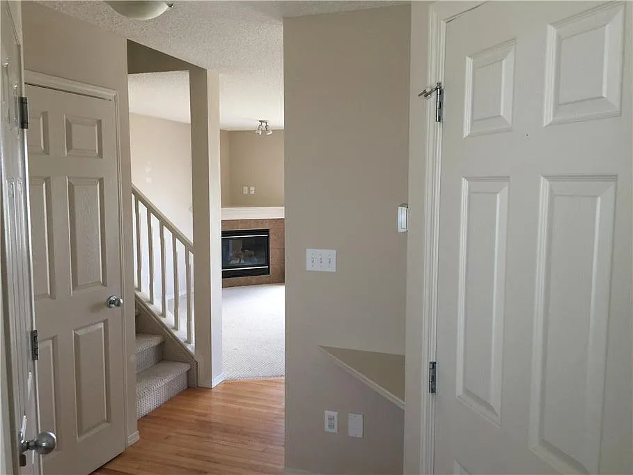 Stunning Duplex in Charlesworth - Single Garage — Photo 2