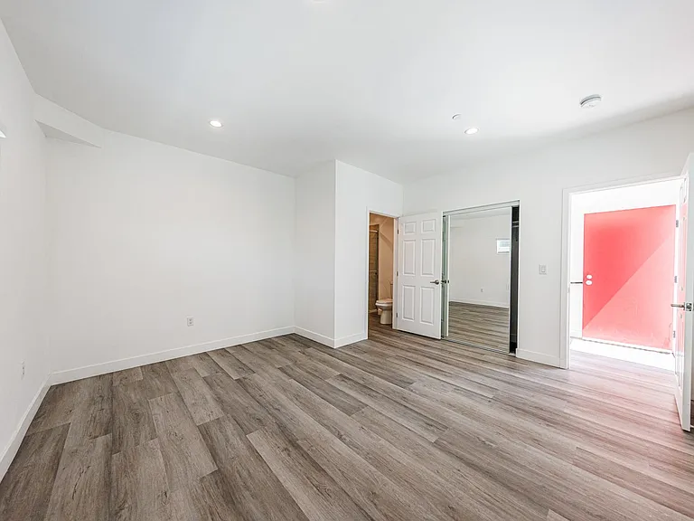 3015 Alsace Ave — Photo 85