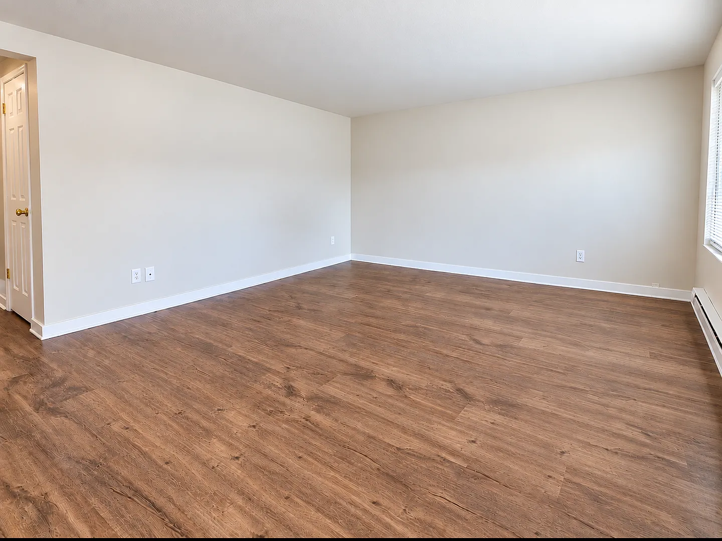 Royal Terrace Apartments — Photo 3