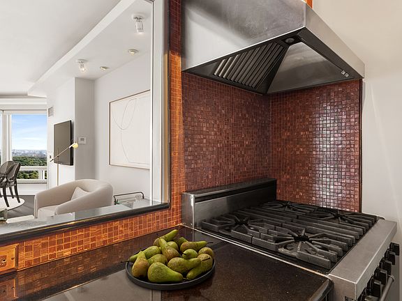 4th image of 301 W 57th St APT 38B