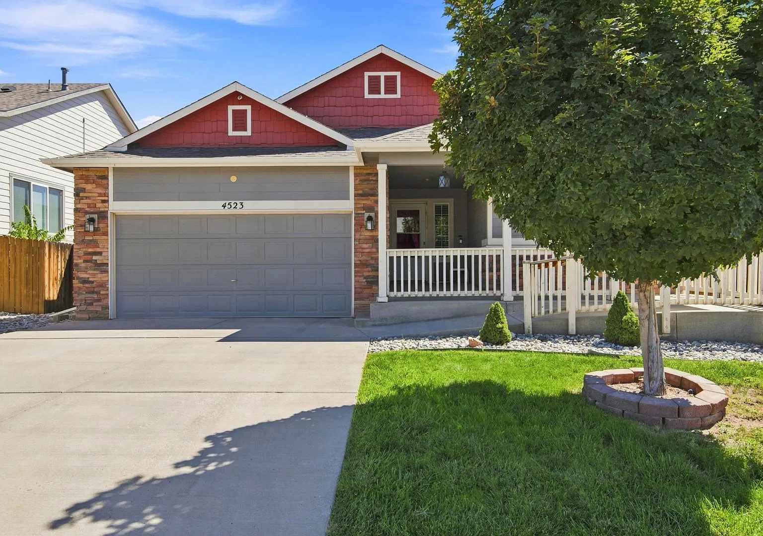 Beautiful Ranch Style Home Close To Fort Carson, Schriever Afb & Peterson Afb — Photo 2