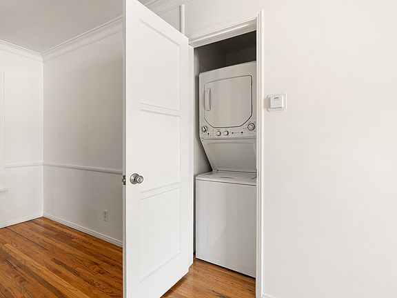 5th image of 10820-10822 Bloomfield St #2