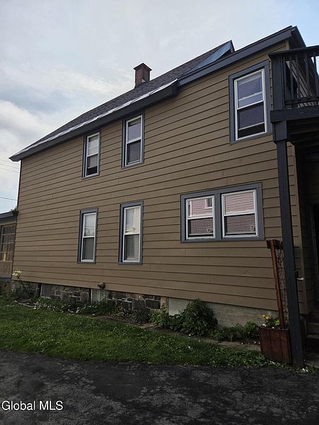 4th image of 212 Burwell Street