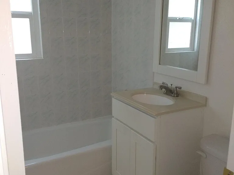 1643 6th Ave #5 — Photo 7