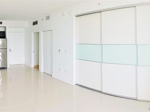 3rd image of 90 SW 3rd St APT 2106