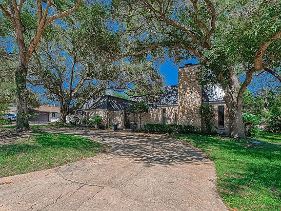 4th image of 3043 Golden Hills Ln