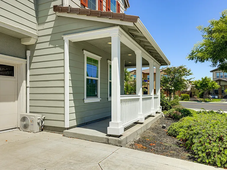 564 E Marcello Ave — Photo 27
