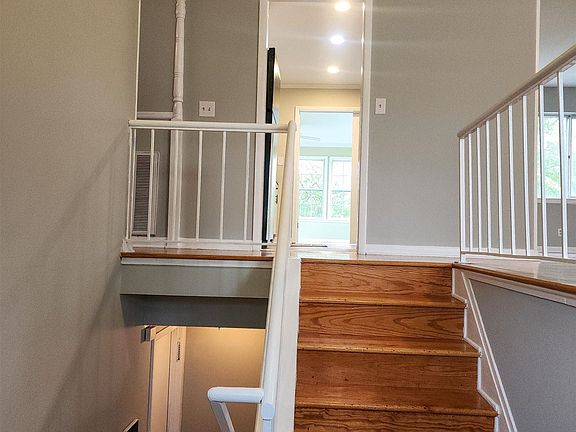 4th image of 3619 Marymont Dr NW